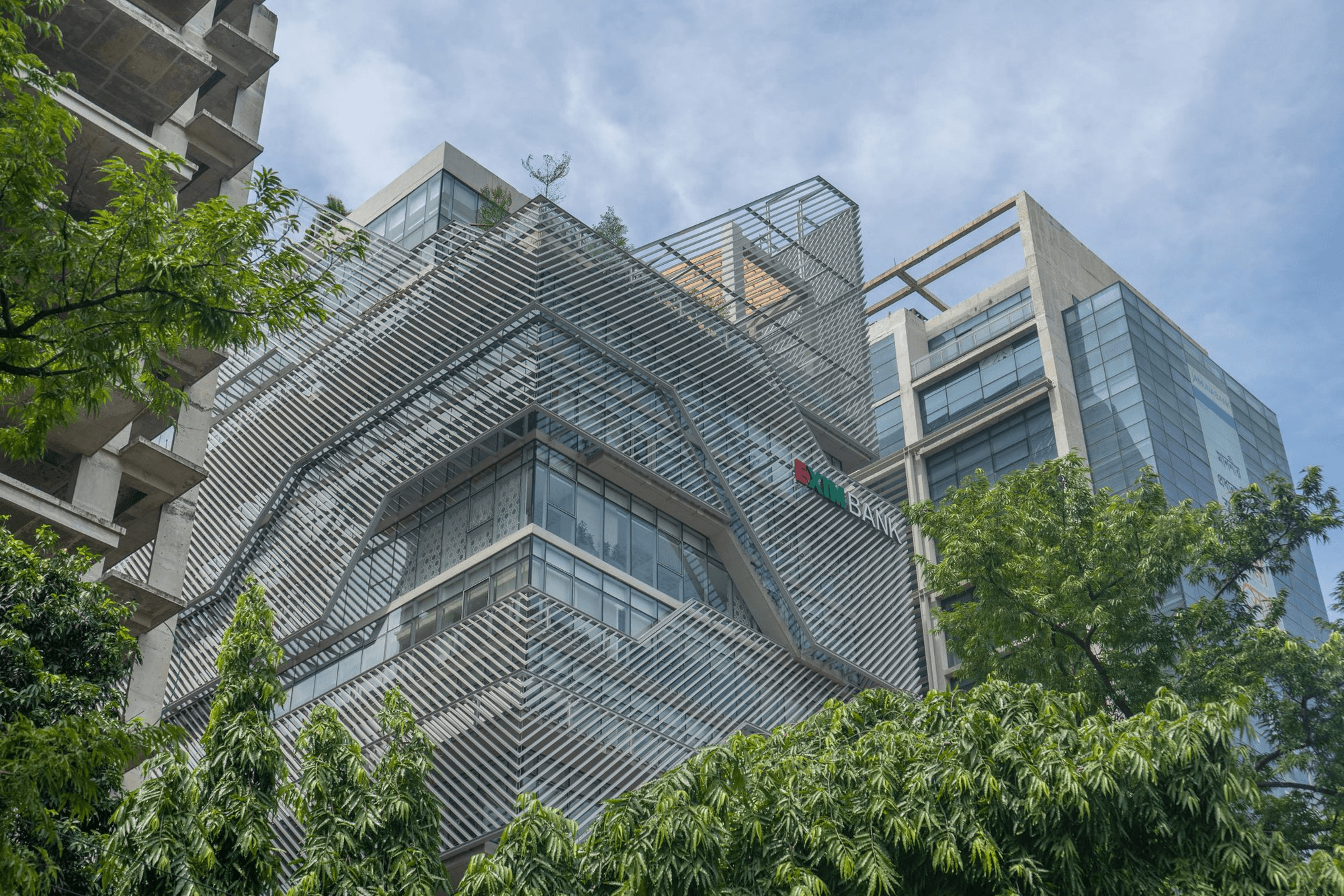 EXIM TOWER, GULSHAN Feature